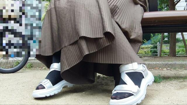 【GU ボリュームソールテープサンダル】ロングスカートとの甘辛ミックスコーデもおすすめ！