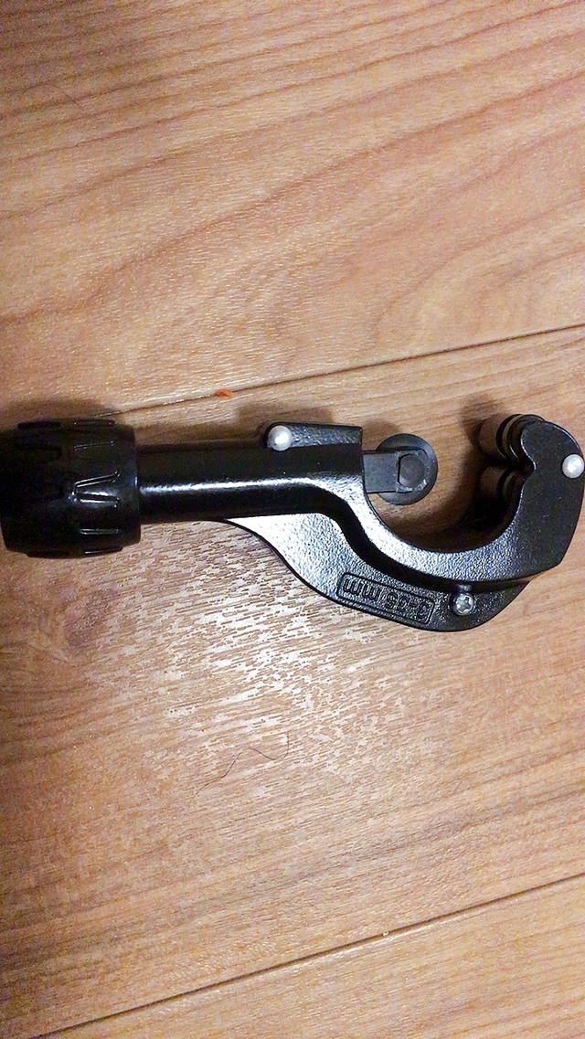 イレクターパイプを切断できるパイプカッターも1280円！