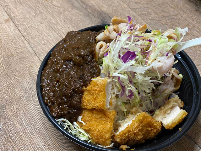 金沢カレーの豚めし食堂　ライスをキャベツに変更