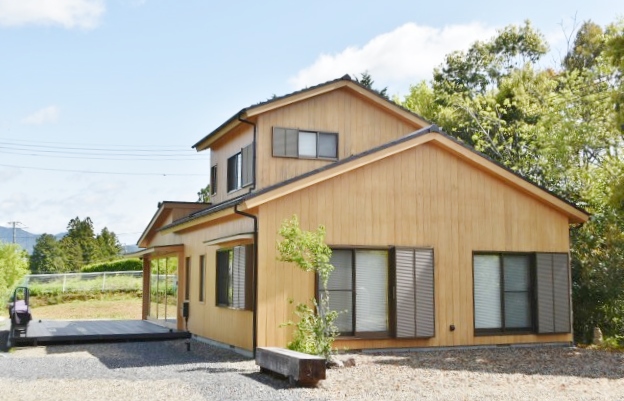 広々した庭でBBQも楽しめる