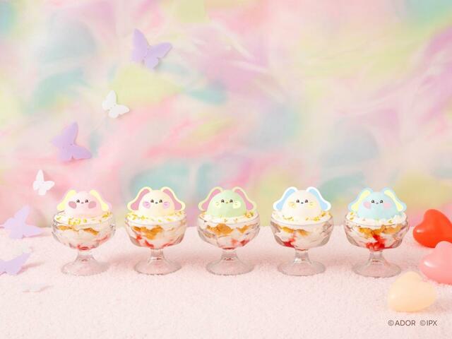 「ベリーソースのミニパフェ」＜税込1,290円＞【「bunini cafe with NewJeans」期間限定オープン】