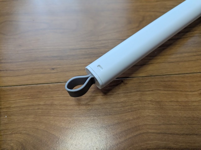 【コジット スマートハンディ吸水スポンジ】レバー先端にループあり。フック等にも掛けられます