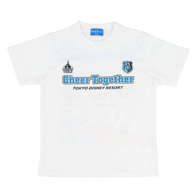 Tシャツ(130〜150) 2,600円|東京ディズニーリゾート「ポンポンを持ったミッキーたちが元気に盛り上げてくれるグッズ」|販売店舗:東京ディズニーランド「グランドエンポーリアム」、東京ディズニーシー「エンポーリオ」|発売日:2025年4月24日(木)