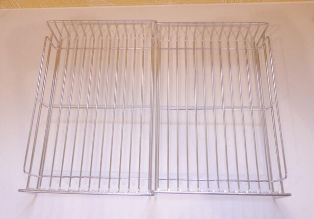 【ベルメゾン 半分に分割して収納できるステンレス水切りかご】価格は税込3,990円です