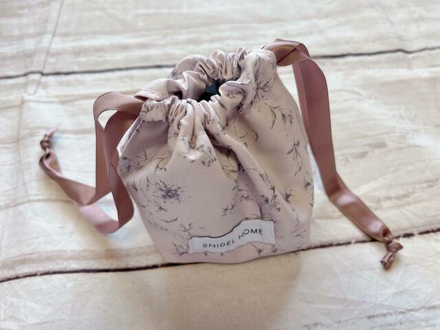 巾着はちょうどおむすびが2個入るサイズ感