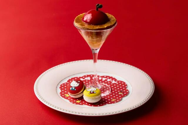 「ハローキティのHELLOミニパフェ」＜期間：2025年9月5日〜11月30日＞【70年代風のハローキティ＆ハローミミィが主役♪「ハローキティのわくわくスイーツパーティー」京都センチュリーホテルで開催】
