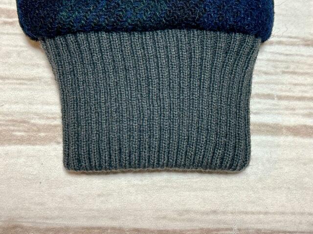 手首部分はリブ生地。キュッとしまってくれるので、腕側に冷たい風が入ってきません