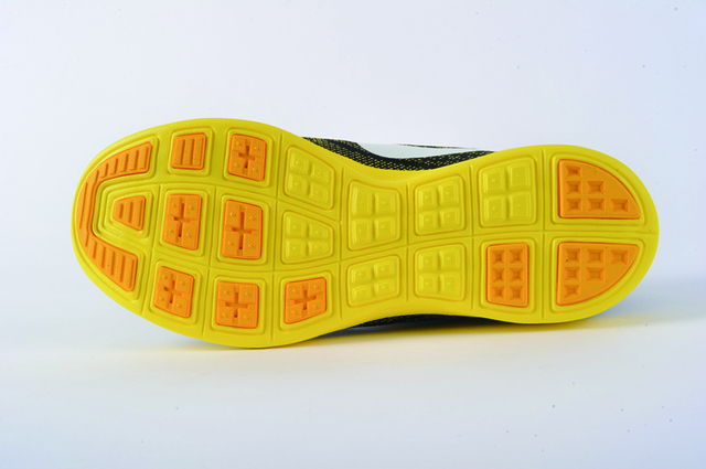 NIKE ナイキ ルナテンポ2　701