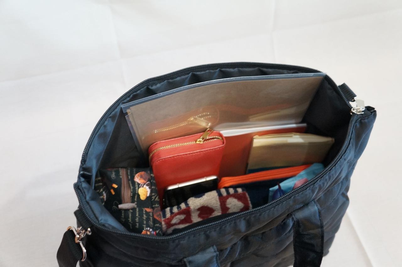 【Calvin Klein】の高級感ただようバッグの実力を検証！どのくらい軽くて大容量なの？「MOOK本付録レビュー」（写真 2/10