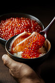 いくらと鮭の親子丼