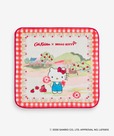 【Cath Kidston × Hello Kitty】タオルハンカチ 1,540円／Cath Kidston × Hello Kittyオリジナルのアートを大胆にプリント