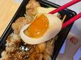 【ロピア 鶏・鳥・鶏めし弁当】味玉の半熟加減が絶妙すぎて感動♪
