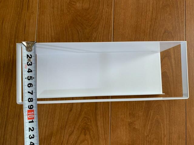 【山崎実業 マグネットラック ワイド ホワイト】奥行きも約8.5cm。箱入りマスクも余裕