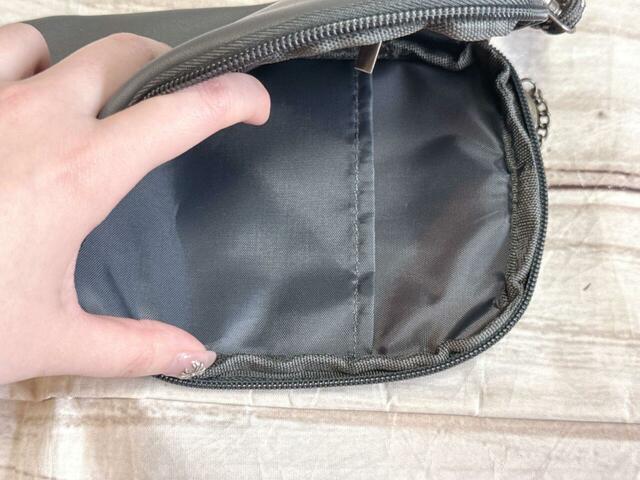 正面側にはポケット付き