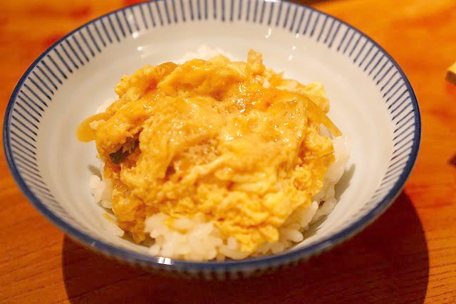 魚金 本店／マグロとねぎの旨みがぎゅっと詰まった玉子とじをご飯にオン！