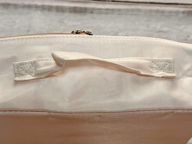 持ち手付きなので持ち運びもしやすいです！