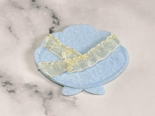 シェル型のおくるみもついています。フリルがかわいい♪