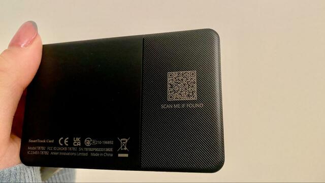 【Anker Security SmartTrack Card (紛失防止トラッカー)】カード裏にORコードが印刷してあります