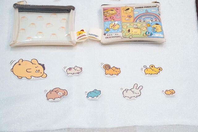 POMPOMPURIN 30th Anniversary フレークシールポーチ1,100円