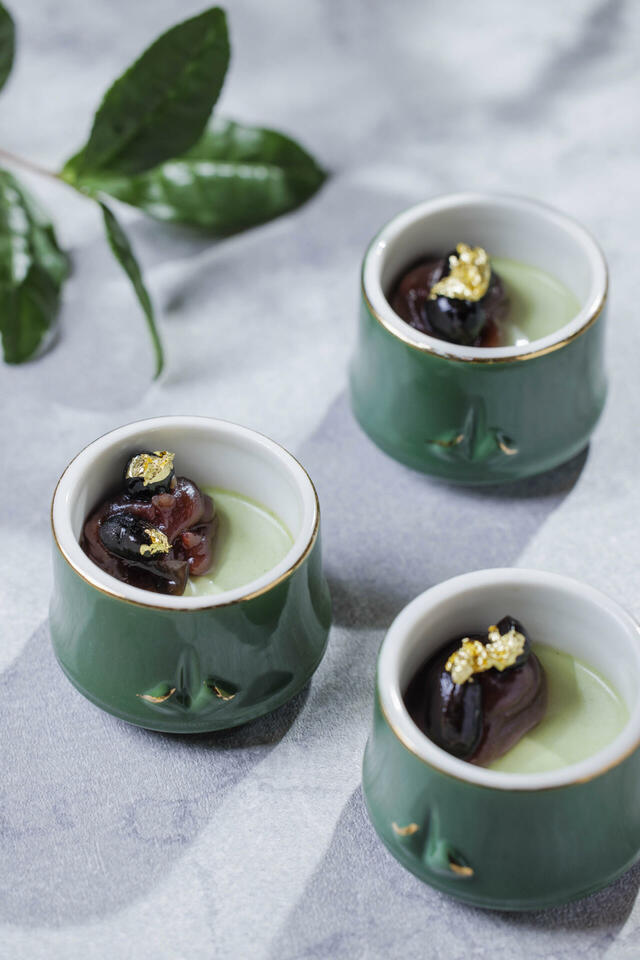 「抹茶寒天 杏子の蜜漬けと黒豆」＜期間：2026年5月1日〜6月30日＞【上質な抹茶の魅力を楽しめる“抹茶デザート約20種類”が「ウェスティンホテル東京」の初夏のデザートブッフェに勢ぞろい！】