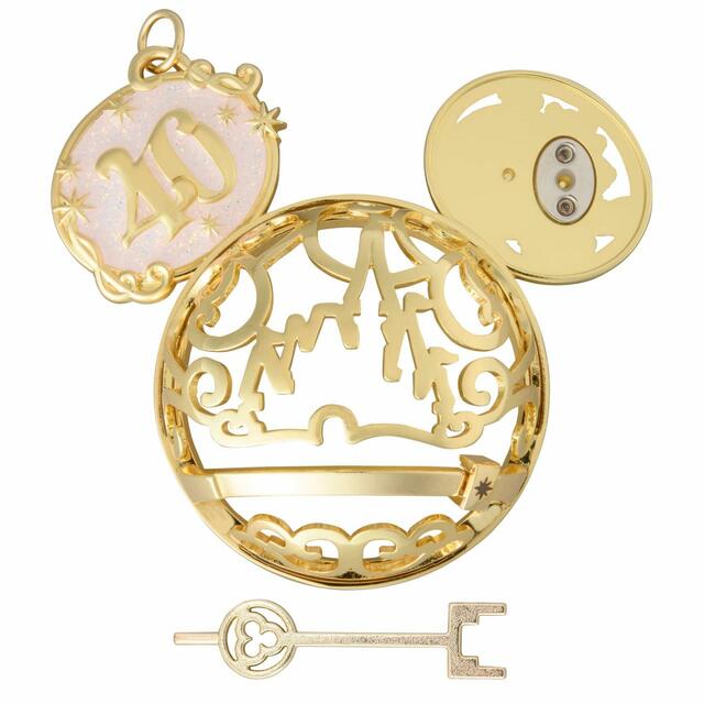 ベース 2,300円｜モーメンツゴーラウンド｜東京ディズニーリゾート40周年“ドリームゴーラウンド”スペシャルグッズ｜販売店舗：東京ディズニーランド「プラネットM」、東京ディズニーシー「ベッラ・ミンニ・コレクション」、東京ディズニーリゾート・アプリ（パーク入園者のみ）｜発売日：2023年8月17日（木）