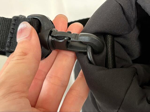 【adidas マストハブ パフィー スモール バッグ】取り外し可能なショルダーストラップ付き！長さ調節もできます