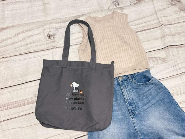 カジュアルなデニムコーデに合わせてもかわいい【Honey's（ハニーズ）】「スヌーピー／トート」2,280円（税込）
