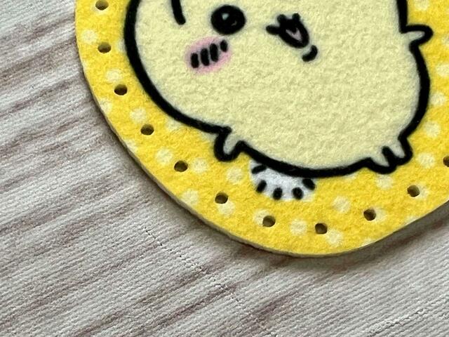 うさぎカラーのイエローに白のドット柄です