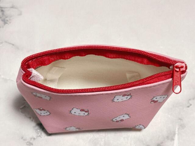 ファスナーで開閉する仕様