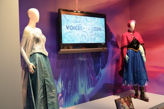 アナ/エルサ パークキャスト用コスチューム(2013年)