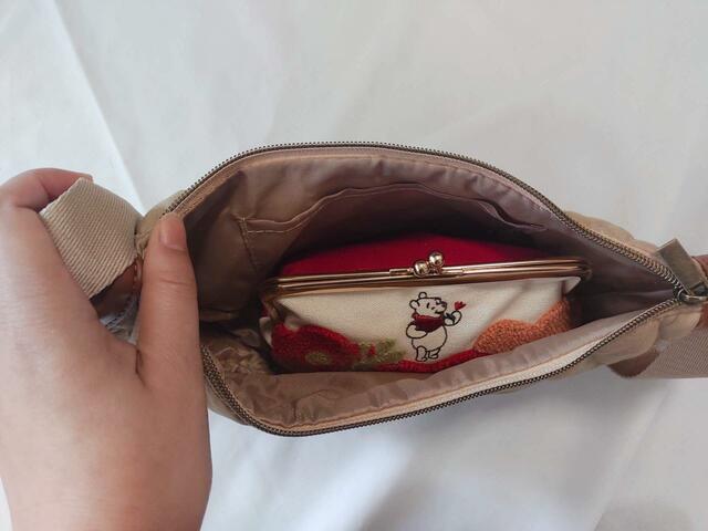 ショルダーバッグにも、すっぽり入る大きさ