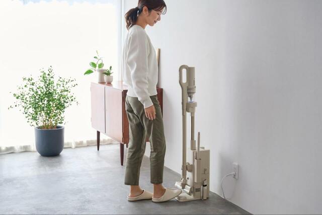 【アイリスオーヤマ MagiCaleena ゴミ回収ドック付き充電式サイクロンスティッククリーナー】最大90日間ゴミ捨て不要で毎日の掃除がラクに！