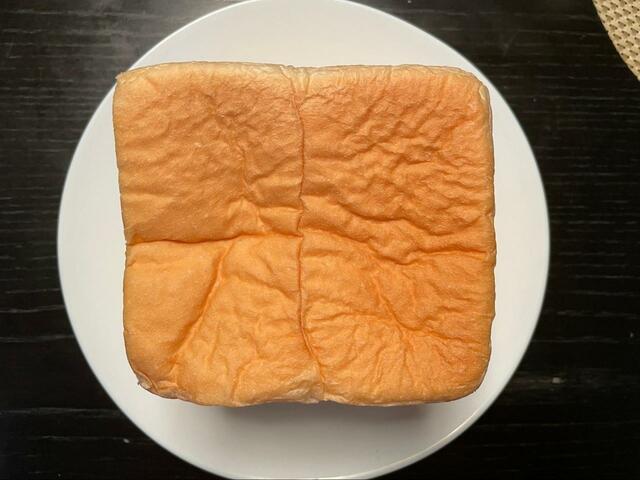 【SAKImoto bakery 極美”ナチュラル”食パン】1斤分の重さは382g。少し軽めでふんわり