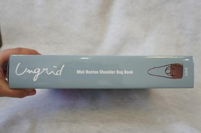 『Ungrid Mini Boston Shoulder Bag Book』本誌はかなり厚め