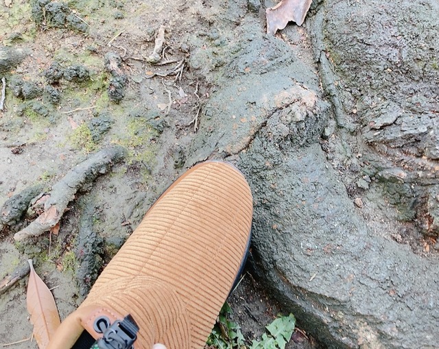 【ワークマン コーデュロイモック】足首までしっかりカバーするミドルカットデザインのため、足元が冷えすぎることがなかったのも嬉しいポイントでした