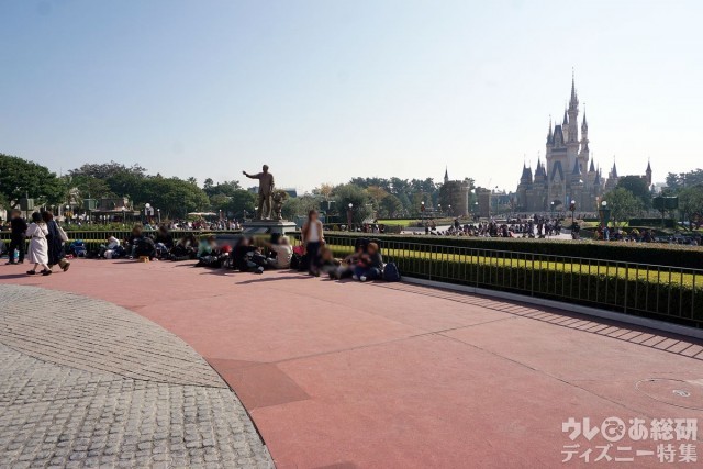 パートナーズ像周辺