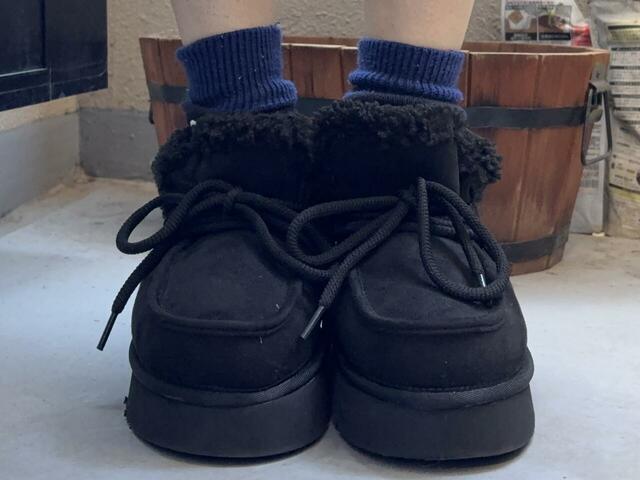 【niko and... オリジナルフェイクムートンモカシンブーツ】ボリュームがあるので、足が細見えする嬉しい効果も!