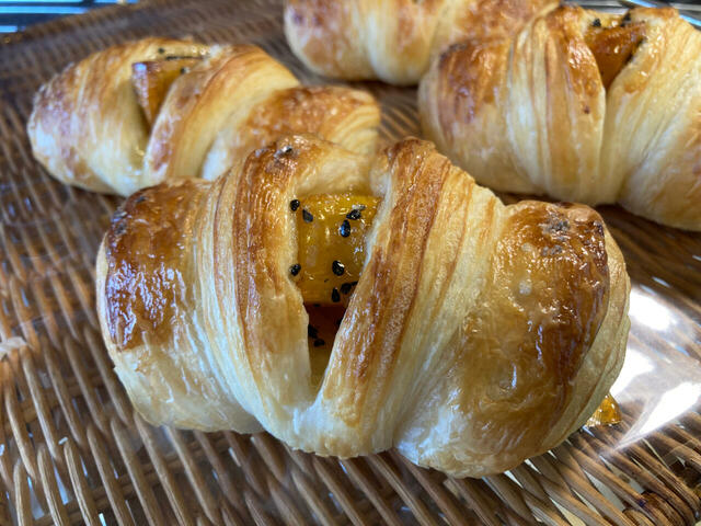 【ベーカリー三日月】大学いもクロワッサン