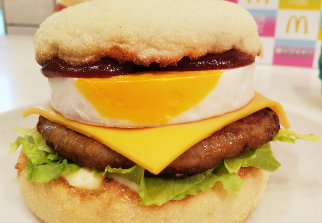 「チーズロコモコマフィン」