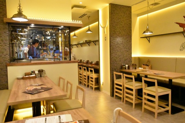 ＜白金肉 Grill_BBQ PLATINUM MEAT＞の店内