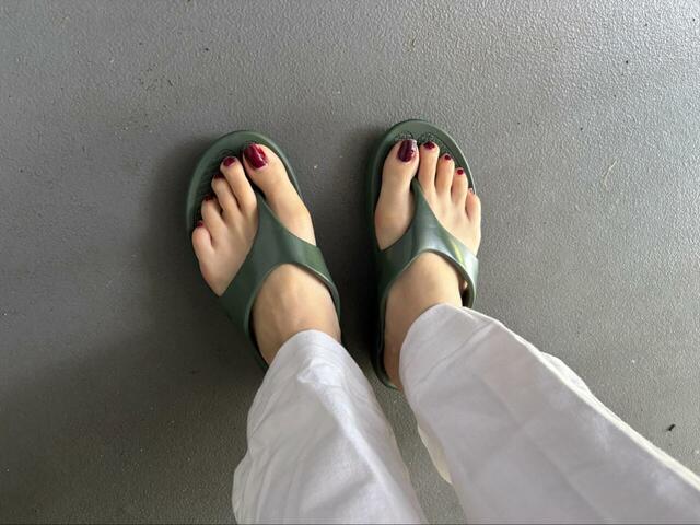 【ワークマン シックソールサンダルトング】カラーはブラック、ホワイト、グリーンの3展開です