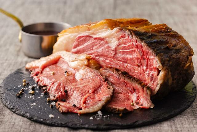 「《《ブラジル・イギリス・日本》 ローストビーフ シュラスコ風(土日祝限定)」 【人気の肉料理が集結!肉とビールで世界を感じる「肉フェスブッフェ」】