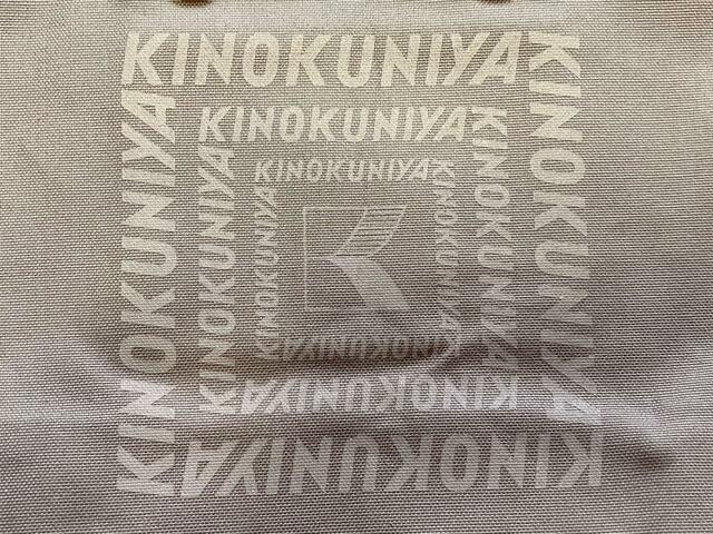 【紀ノ国屋】フロントには紀ノ国屋ロゴがデザインされています