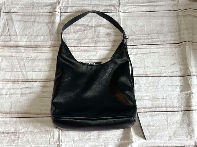 背面も装飾がないシンプルなデザイン