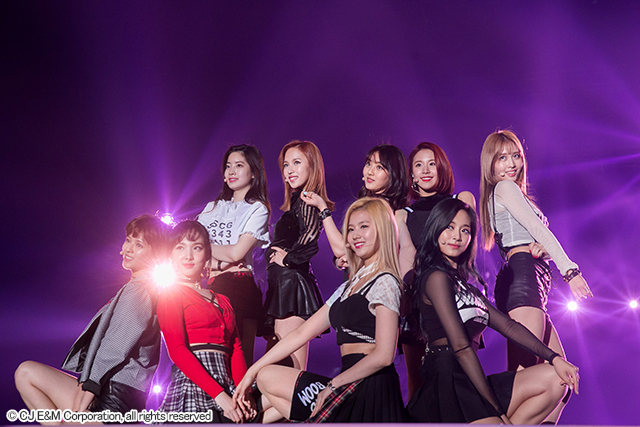 TWICE 『KCON 2016 Japan』4月10日@幕張メッセ国際展示ホール7,8ホール