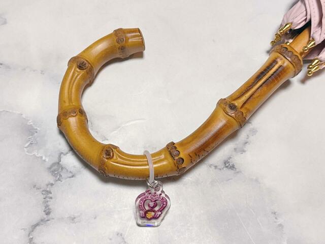 定番の傘の柄に装着。かわいいです！