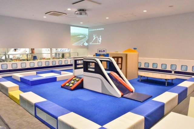 電車をモチーフにしたキッズコーナー