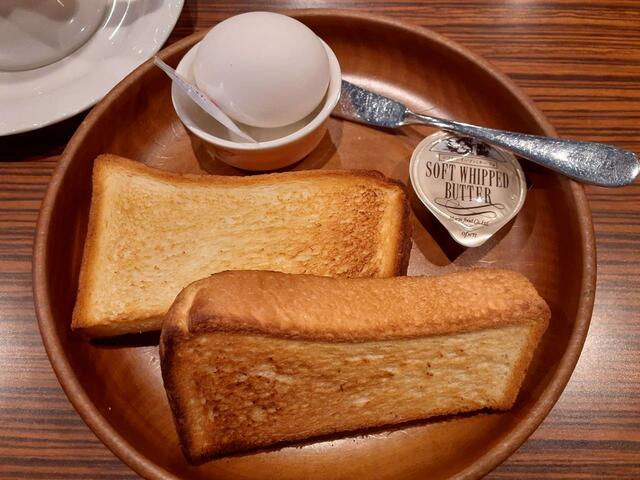 【びっくりドンキーのモーニング】こんがり焼かれた厚切りのトーストが二切れ