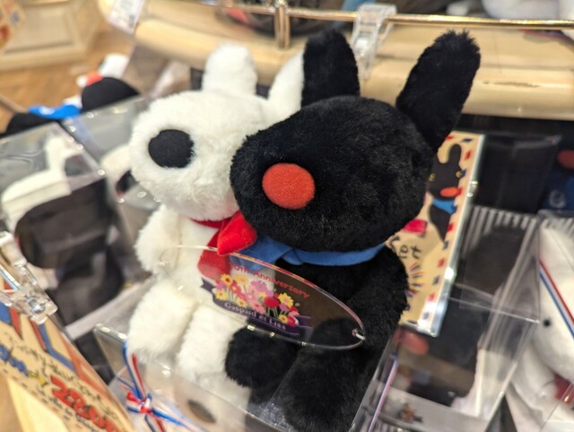【富士急ハイランド・リサとガスパール タウン】「アニバーサリーぬいぐるみSet」3,800円/リサとガスパール タウン ショップ