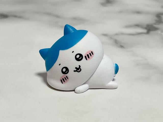 【ちいかわ：インテリアミニフィギュア4】よく舌が出てしまうハチワレ。ぷにっとしたほっぺたがたまりません…！